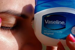 beauty-hacks-using-vaseline