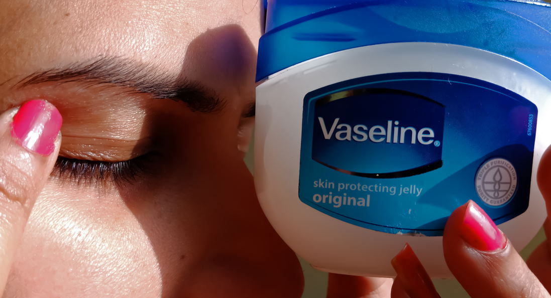 beauty-hacks-using-vaseline